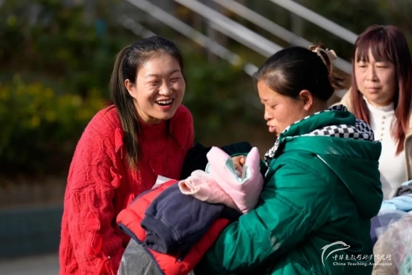 一场爱的相拥2 - 中华支教与助学信息中心 - 4.jpg