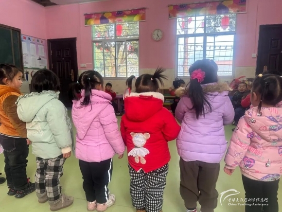 一场爱的相拥2 - 中华支教与助学信息中心 - 8.jpg
