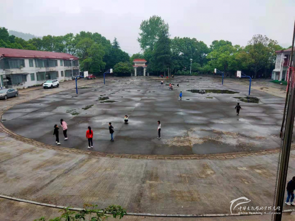 【012.村小体育包】5所山村学校募集7个体育包（已完成） - 中华支教与助学信息中心 - 12期学校视频审核090feb8aa9260dec29087f5003dd7e94.jpg