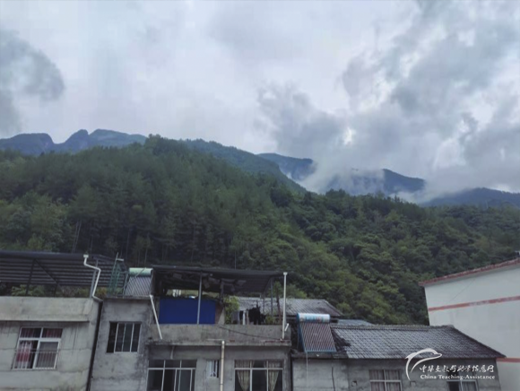 “一路前行，静待花开”① - 中华支教与助学信息中心 - 2.png
